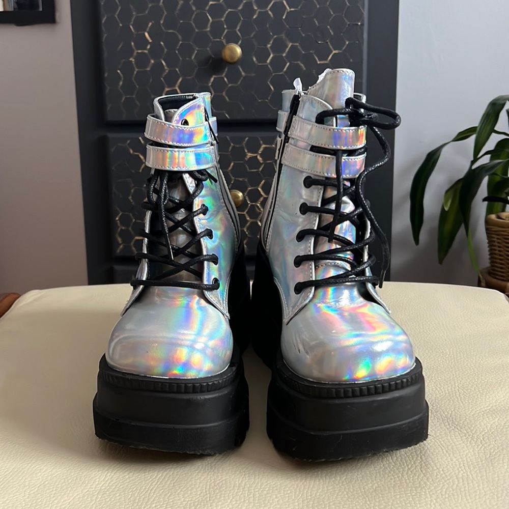 NWOT Demonia Shaker-52 Silver Hologram Boots